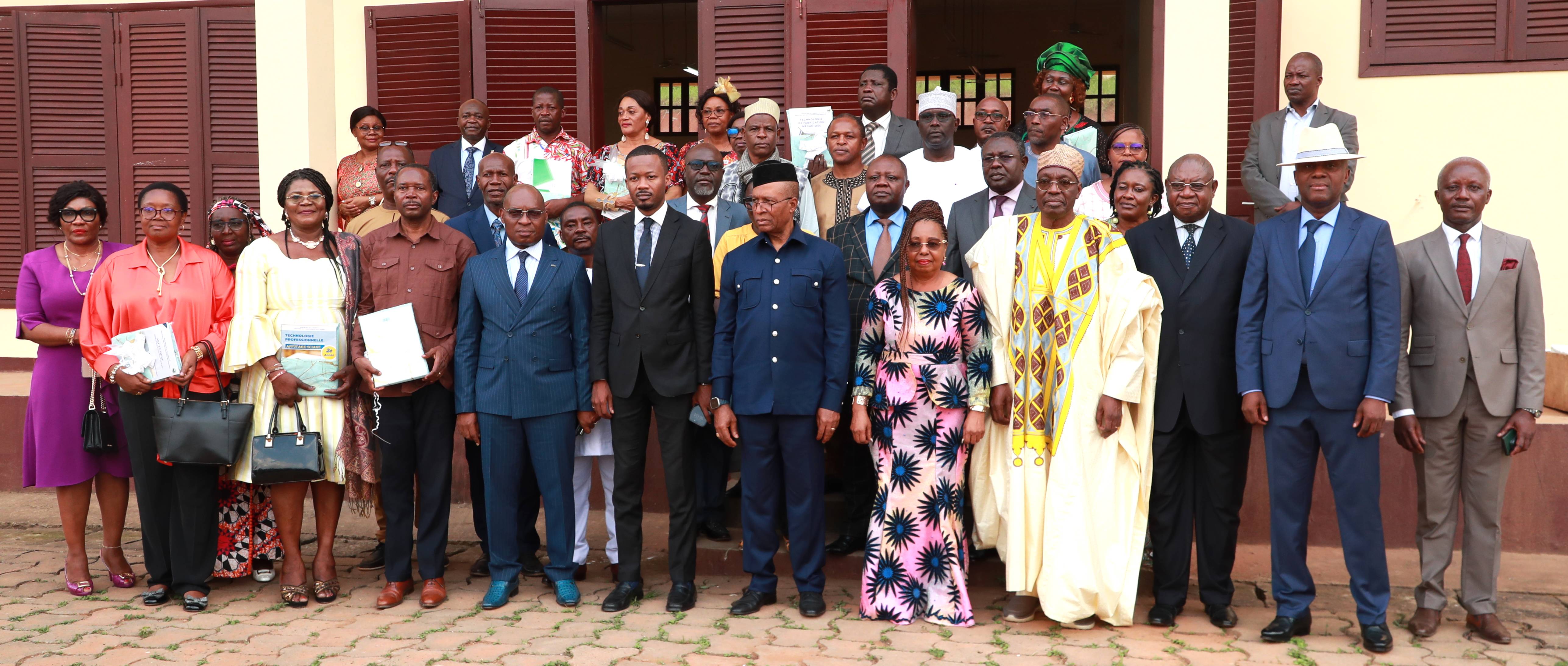 Remise des Manuels Scolaires 02